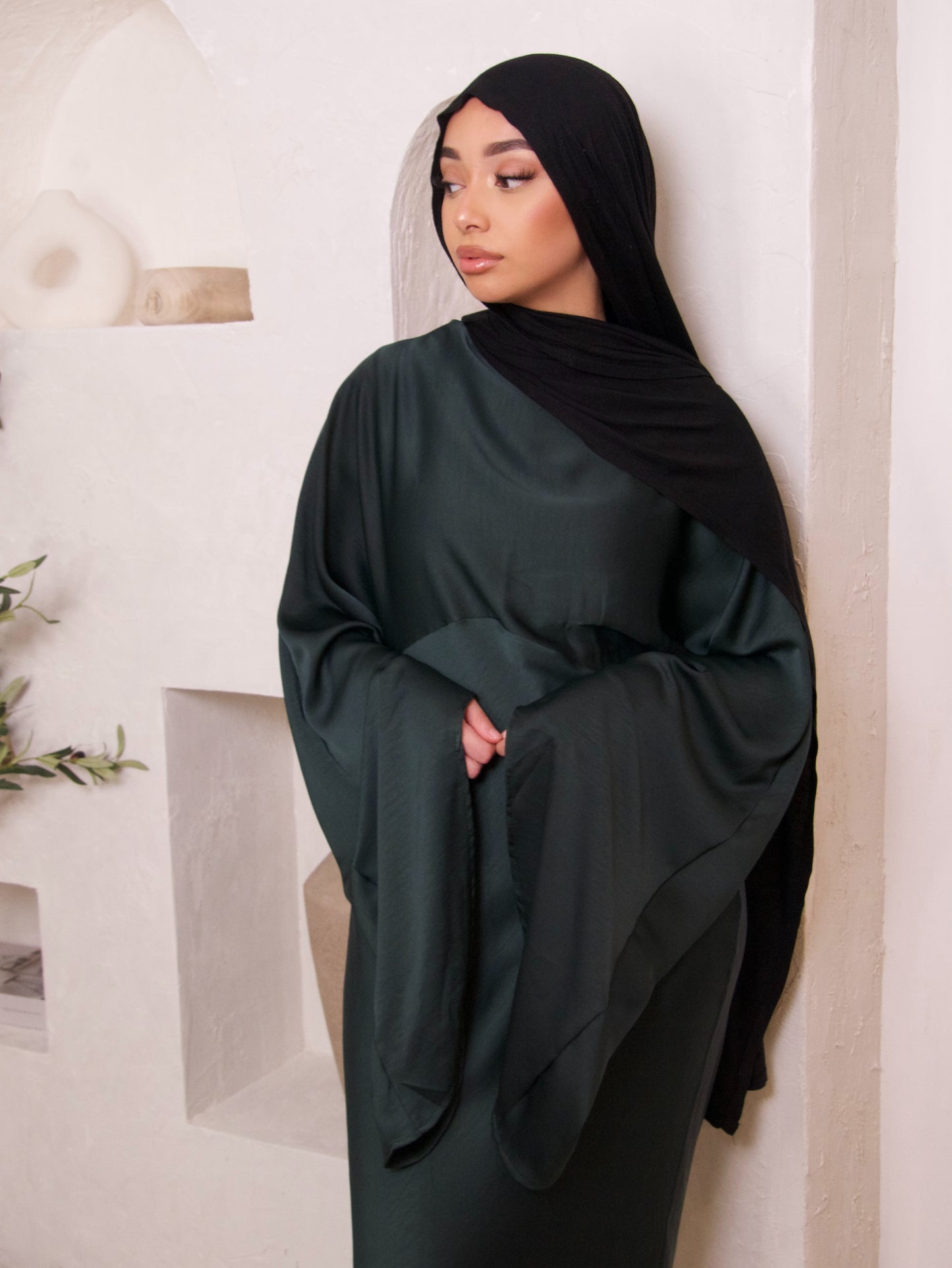 ABAYA SATINÉE VERT ÉMERAUDE
