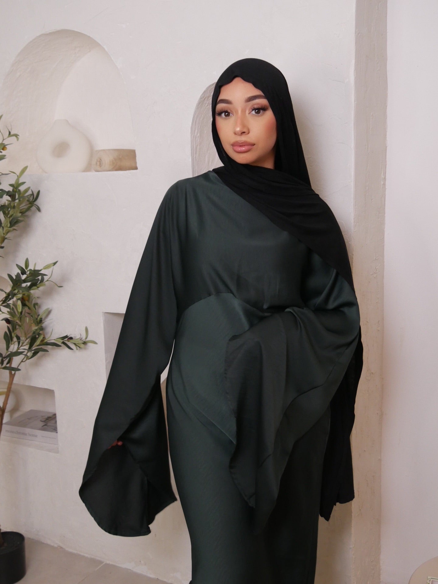 ABAYA SATINÉE VERT ÉMERAUDE