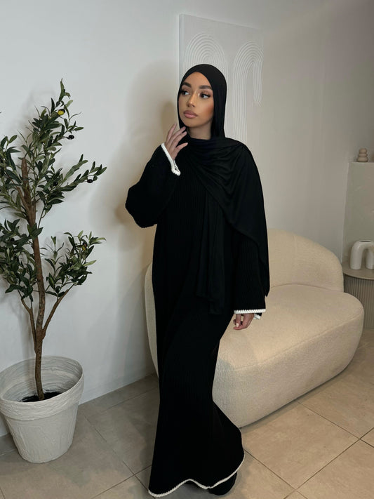 BLACK KNITTED MAXI DRESS