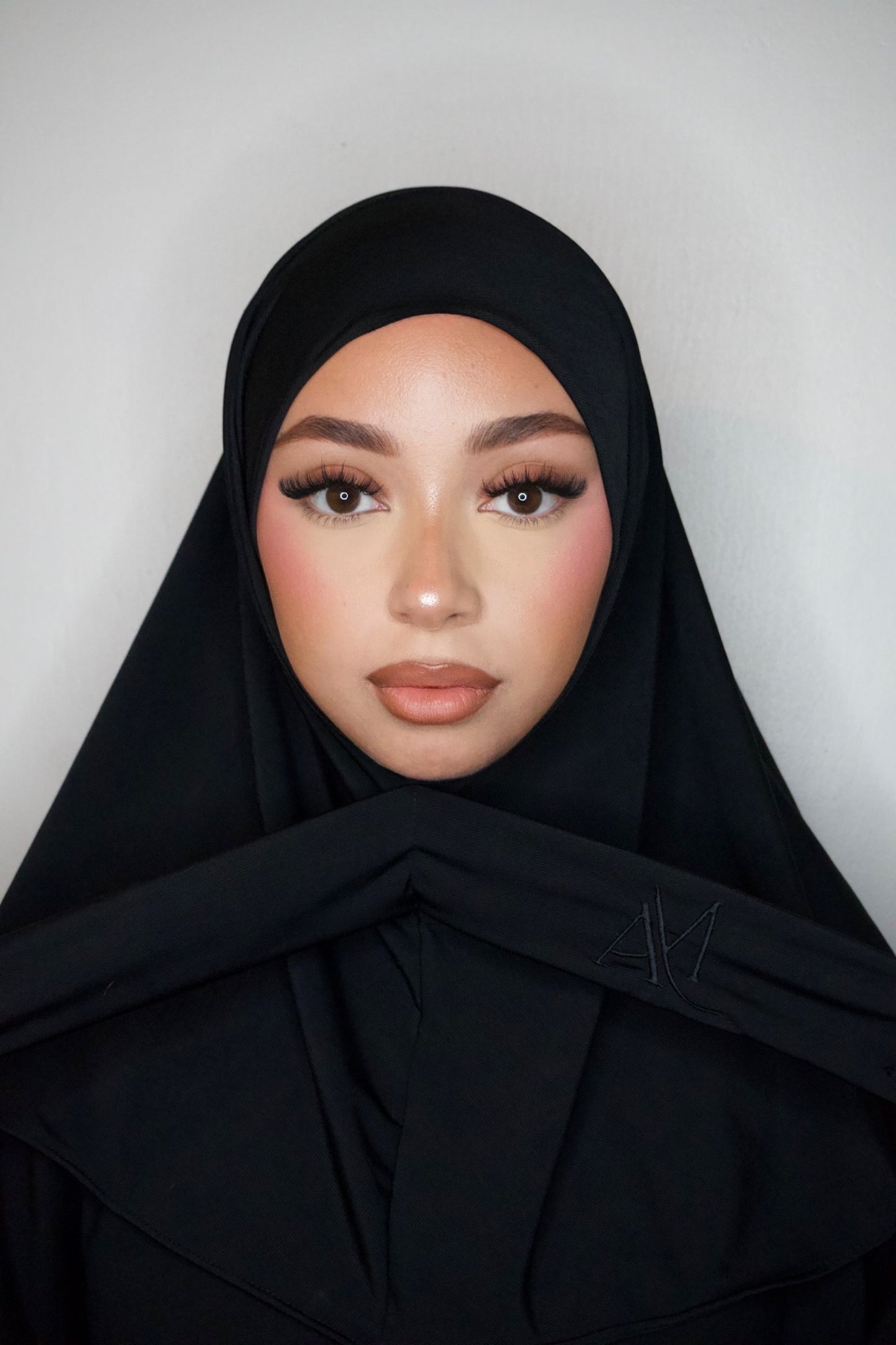BLACK BUTTON INSTANT HIJAB